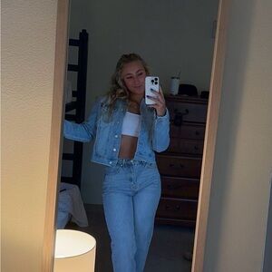 slightly cropped light wash Rolling Stones denim jean jacket!!